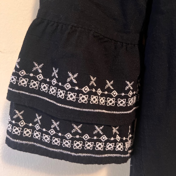 Zara Black Long Sleeve - Picture 2 of 4